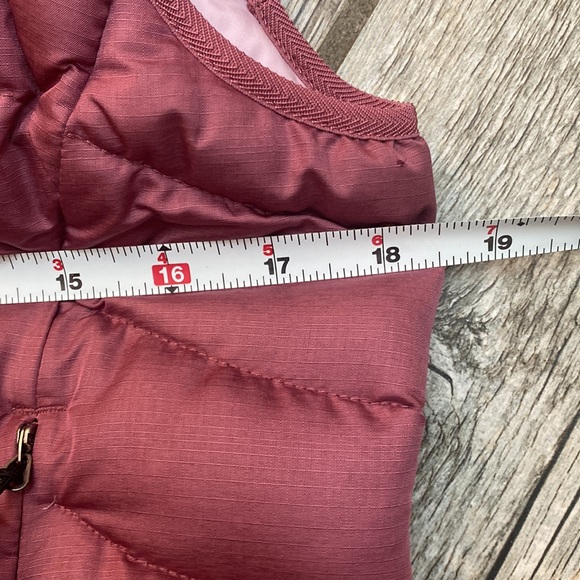 Patagonia Women's Vest in Mauve Pink - Picture 4 of 9